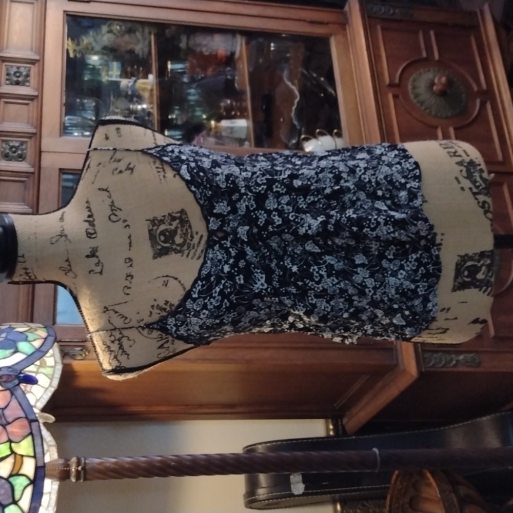Free People black and white floral cropped top size small.